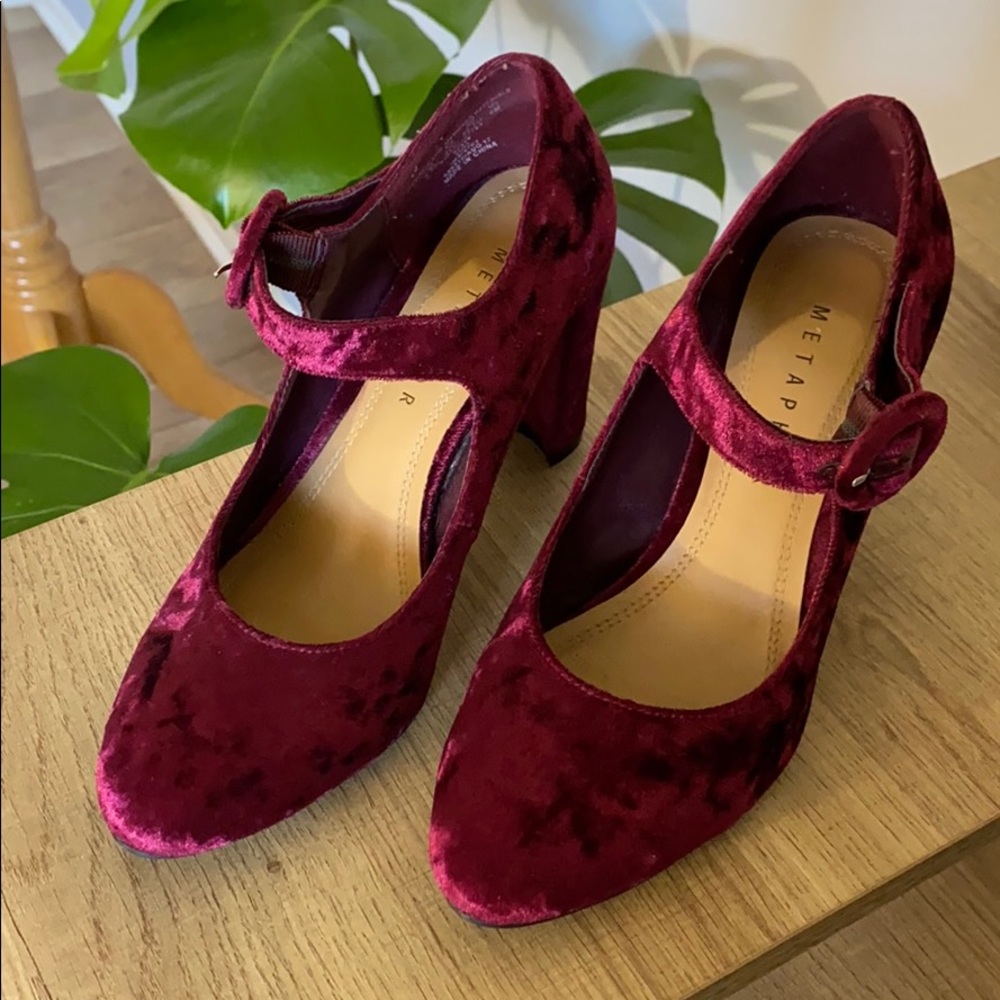 METAPHOR HEELS